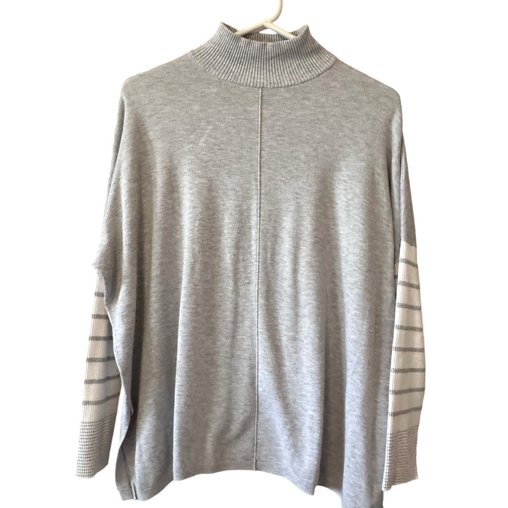 🔴5 for $40 SALE!
Jones New York Gray & White Turtleneck Oversized Sweater sz S